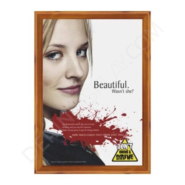 ahsap-gorunumlu-afis-cerceve-1