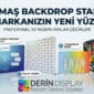Farklı etkinlik ve fuarlar için Derin Display tarafından sunulan kumaş backdrop stand modellerinin toplu görünümü. Görselde; kavisli corporate stand, model baskılı dar stand, logo tekrarı duvar standı ve renkli gölge baskılı stand örnekleri, Türkçe özellik etiketleri ile birlikte sergilenmektedir.