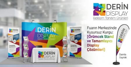 Derin Display imzalı, örümcek stand, tanıtım masası, roll-up banner ve damla bayraktan oluşan profesyonel fuar standı kurulum seti.