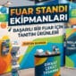 Canlı fuar alanında roll-up banner, broşürlük ve tanıtım bankosu içeren modern Derin Display fuar standı ekipmanları.
